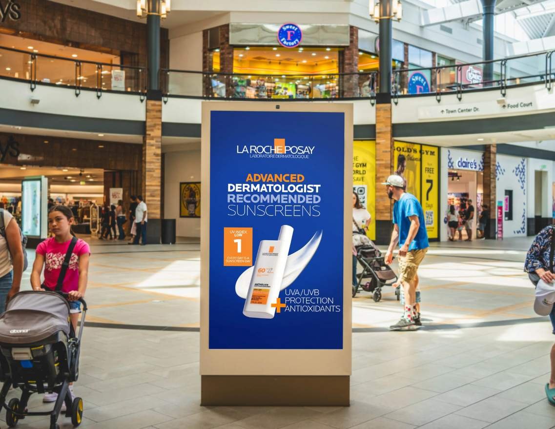 An image of a DOOH ad by La Roche Posay, a skincare brand. An image of a DOOH ad by La Roche Posay, a skincare brand.